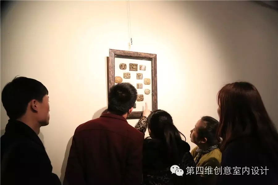 DCV第四维设计团队赴美院参观“饰尚·再造”服装配饰作品展