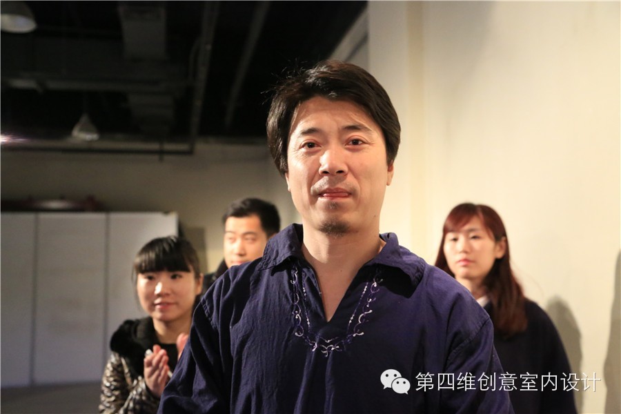 DCV第四维设计团队赴美院参观“饰尚·再造”服装配饰作品展