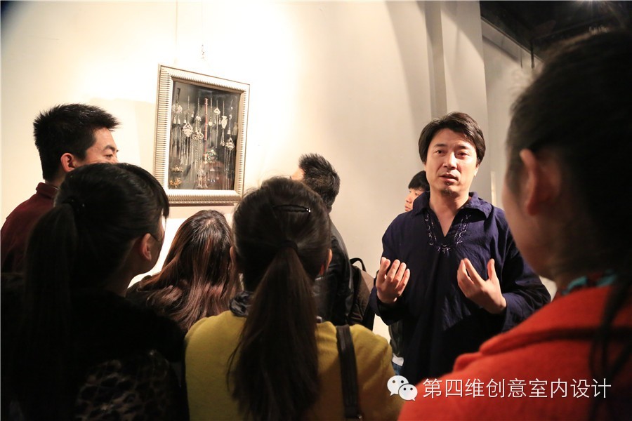 DCV第四维设计团队赴美院参观“饰尚·再造”服装配饰作品展