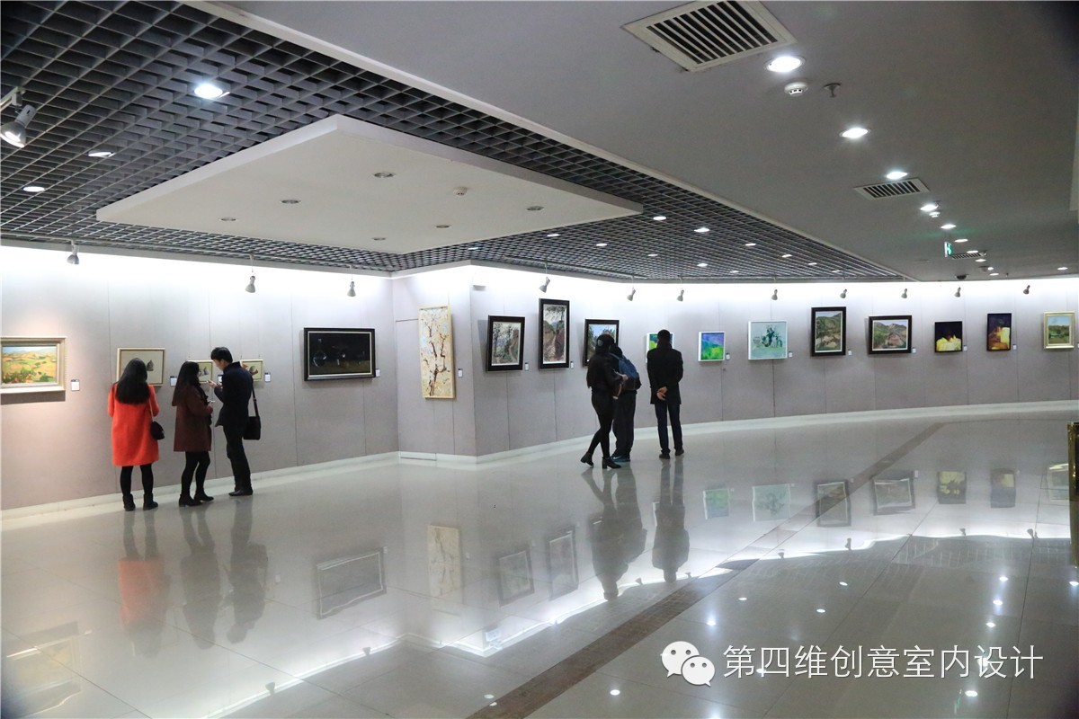 DCV第四维设计团队看完画展咥飞象披萨！这才是团队忒色