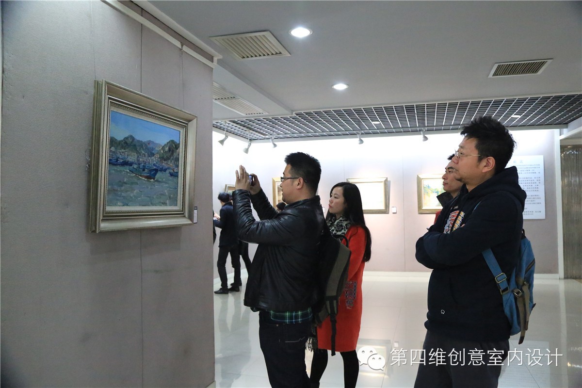 DCV第四维设计团队看完画展咥飞象披萨！这才是团队忒色