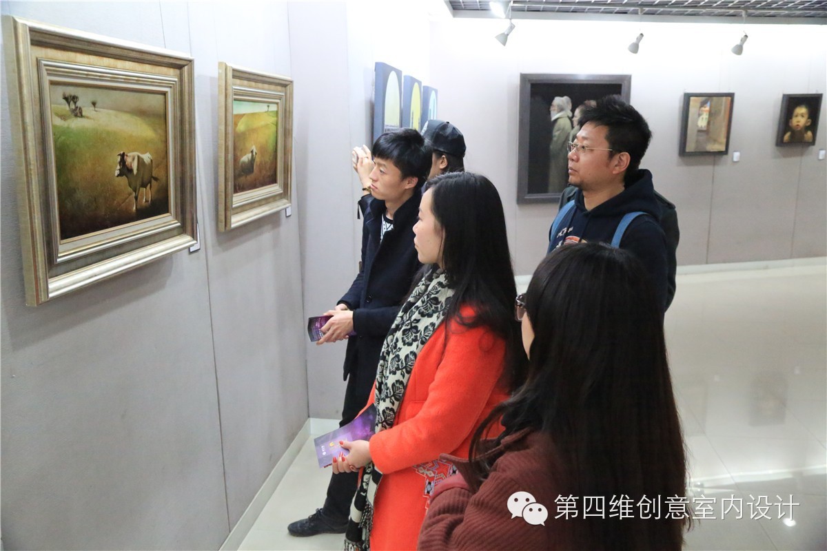 DCV第四维设计团队看完画展咥飞象披萨！这才是团队忒色