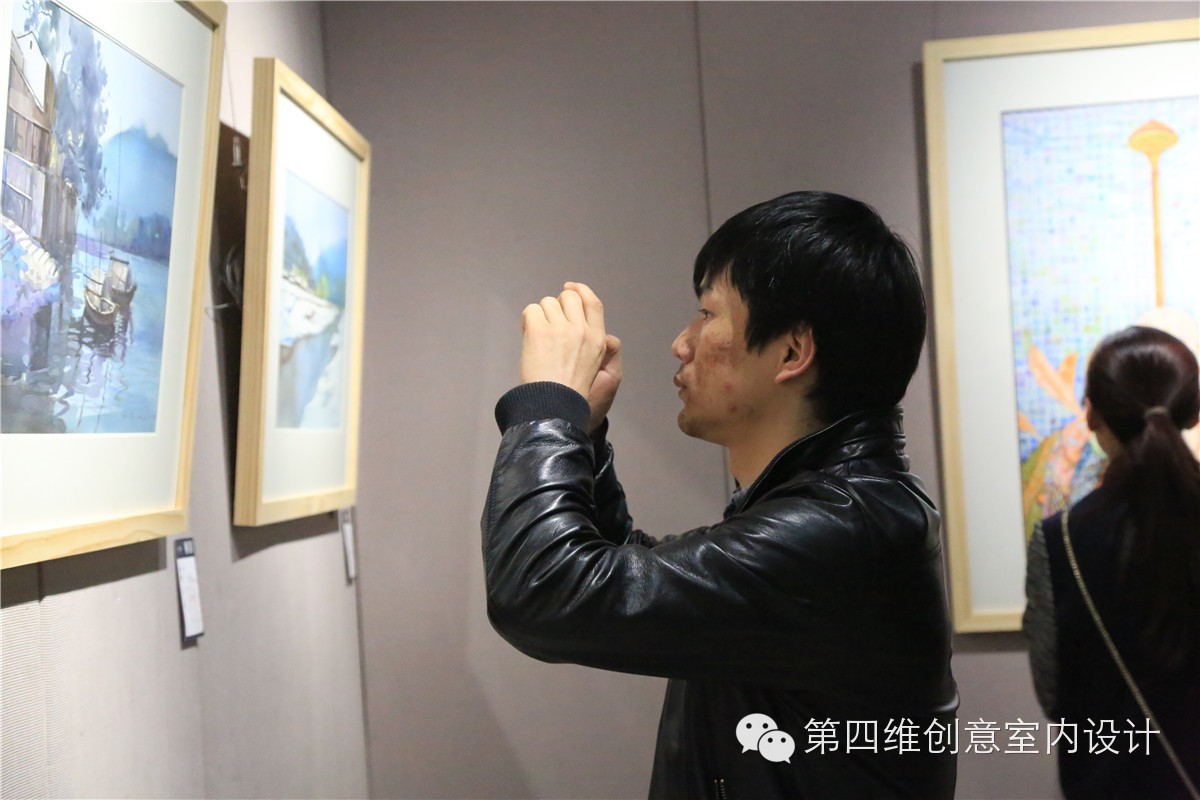 DCV第四维设计团队看完画展咥飞象披萨！这才是团队忒色