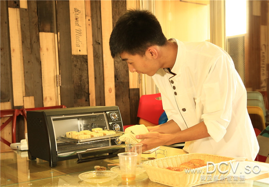 中秋节DCV第四维团队为家人亲自定制纯手工月饼