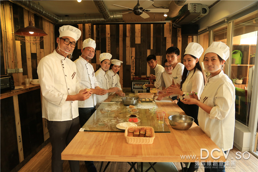 中秋节DCV第四维团队为家人亲自定制纯手工月饼