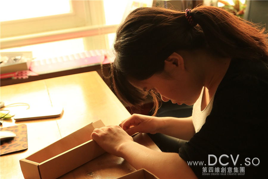 中秋节DCV第四维团队为家人亲自定制纯手工月饼
